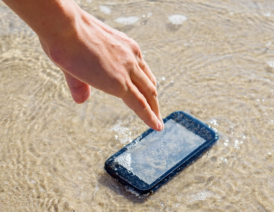 Dramas de verano: Móvil al agua