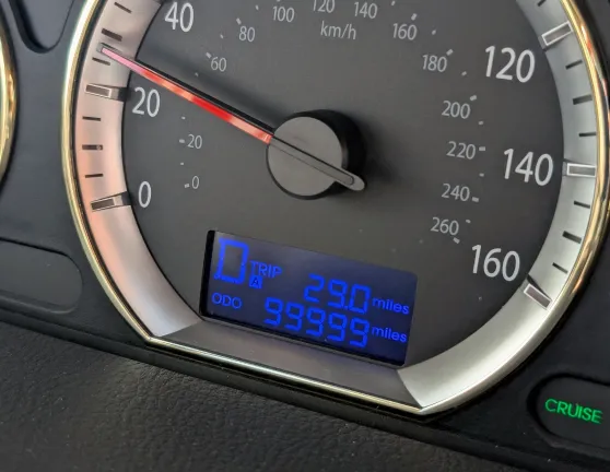Odómetro de coche con millas