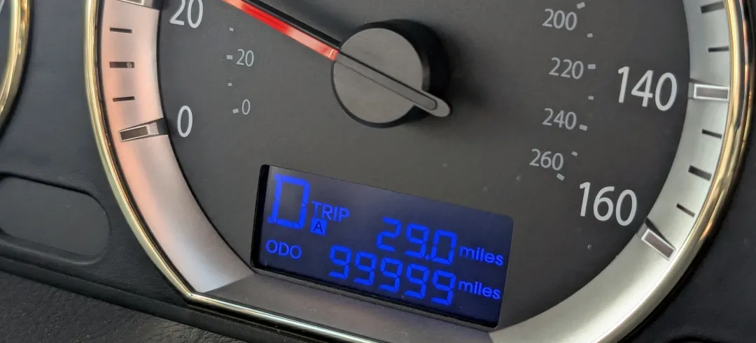 Odómetro de coche con millas